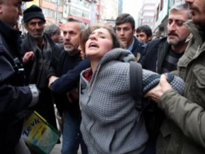 AKP ÖNÜNDE EYLEME  11 GÖZALTI