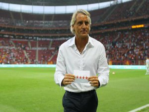 GALATASARAYLI FUTBOLCULARDAN "4 YILDIZLI" GÖNDERME