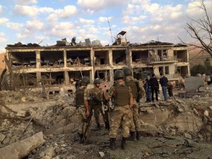 ÜNLÜ YAZAR; HAVA HAREKATLARI HİKAYE