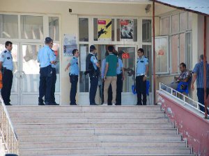 2 PKK'LI EMNİYETİ GÖZETLERKEN YAKALANDI