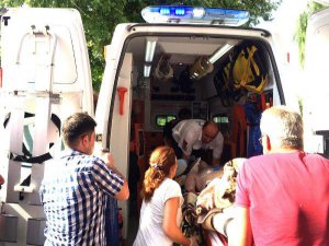 2 KARDEŞİ BOĞULMAKTAN KURTARDI KENDİSİ YOĞUN BAKIMDA