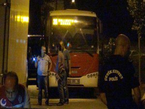 BELEDİYE OTOBÜSÜNÜ YOLCULARI İLE BİRLİKTE YAKMAK İSTEDİLER