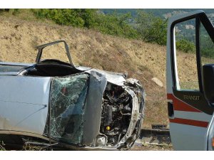 SİNOP'TA OTOMOBİL TAKLA ATTI: 1 ÖLÜ, 1 YARALI