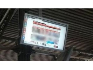OTOBÜS DURAĞI EKRANLARINDA PORNO YAYINLADILAR