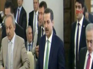 TOPLANTIDAN KAÇAN BAKANA BÜYÜK TEPKİ