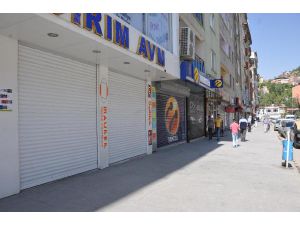 YÜKSEKOVA'DA SOKAĞA ÇIKMA YASAĞI İLAN EDİLDİ