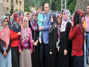 ERDOĞAN'DAN  BABAEVİNDE İNCİLER