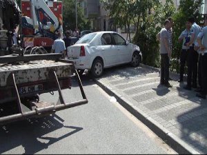 BAHÇELERİNE  OTOMOBİL DÜŞTÜ; 1 ÖLÜ 3 YARALI
