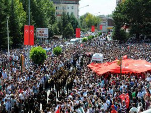 ŞEHİT CENAZESİNDE GERGİNLİK