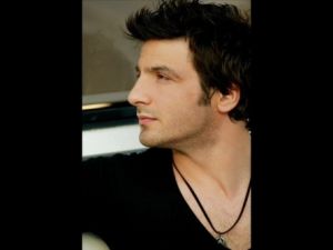 Ünlü Sanatçı Hayranından İntihar Etmesin Diye Şikayetçi Oldu