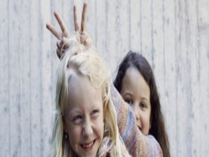 TRAFİKTE ÇOCUK EMNİYETİ İÇİN MÜTHİŞ BULUŞ