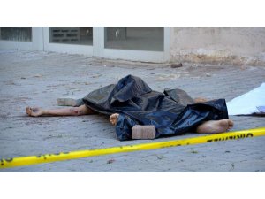 8’İNCİ KATTAN ATLAYAN ŞİZOFRENİ HASTASI ÖLDÜ