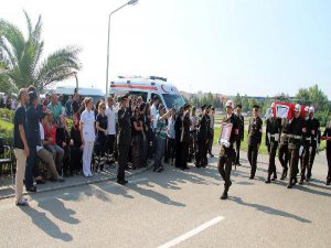 ŞEHİT CENAZESİNDE BAKANA BÜYÜK ŞOK