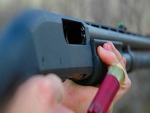 BİRLİKTE AVA ÇIKTIĞI ARKADAŞINI VURDU