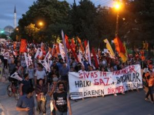 Dikmen’de Sivas yürüyüşü: ‘Sivas’ta yakanlar, halkı gaza boğanlar’