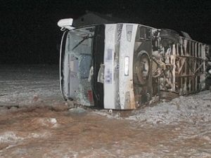 Konya'da yolcu otobüsü devrildi!
