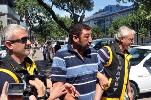 İŞTEN ATAN PATRONUN OĞLUNU ÖLDÜRDÜ