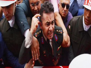 AKP'Lİ ÜYEDEN ŞEHİT ABİSİ YARBAY'A DESTEK