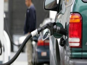 DÜNYADA UCUZLAYAN AKARYAKITA ZAM