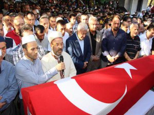 ŞEHİDİN KIZINDAN YÜREK BURKAN YAKARIŞ