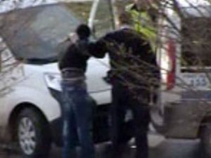 CHP önünde silahlı kovalamaca