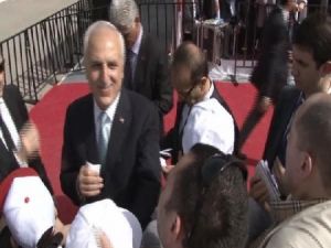 Tören alanı 'iş bulma' alanı oldu