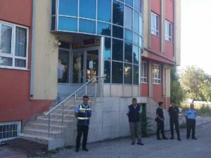 DERSHANE OPERASYONUNDA 2 KİŞİ SERBEST