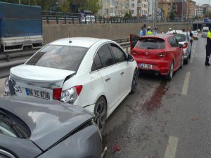 İZMİT'TE ZİNCİRLEME KAZA