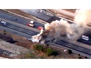 55 YOLCUSU OLAN OTOBÜS ALEV ALEV YANDI