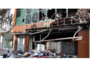 KÜRT DİYE ŞEHİT YAKININ DÜKKANINI YAKTILAR