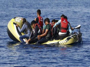 MÜLTECİ BOTU BATI; 1 KIZ ÇOCUĞU ÖLDÜ