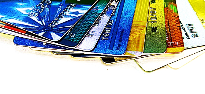 MİLYONLARCA KREDİ KARTININ BİLGİLERİNİ ELE GEÇİRDİLER