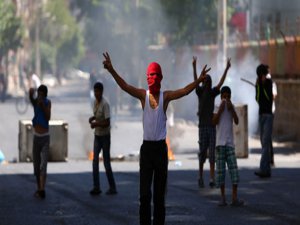 DİYARBAKIR'DA POLİSE SALDIRI