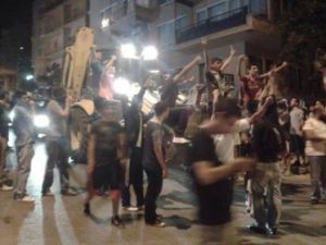 Direnişçiler Kennedy’de kepçe ele geçirdi