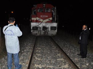 TRENİN ÇARPTIĞI YAYA FECİ ŞEKİLDE CAN VERDİ