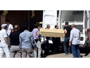 CİNNET GEÇİREN ANNE 2 KIZINI, BABA ANNEYİ ÖLDÜRDÜ