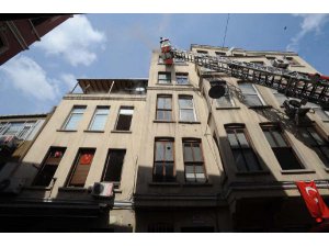 HDP BEŞİKTAŞ İLÇE BİNASINDA YANGIN