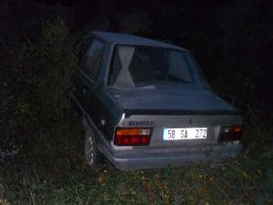 OTOMOBİL MENFEZE UÇTU: 4 YARALI