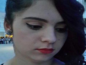 15 YAŞINDAKİ GENÇ KIZ YAŞAM SAVAŞI VERİYOR