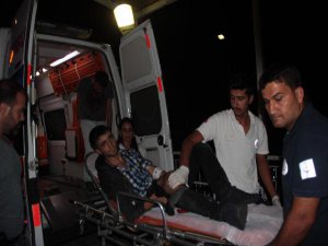 POLİS İZİNSİZ GÖSTERİ YAPANLARDAN BİRİNİ BACAĞINDAN VURDU