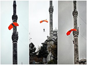 BAYRAM KUTLAMAK İÇİN MİNAREDEN ATLADI