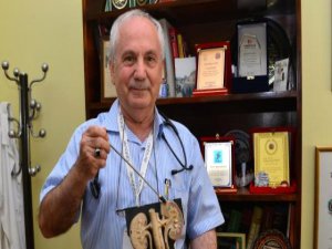 KENDİ ADINI VERDİĞİ HASTALIĞI TANITTI