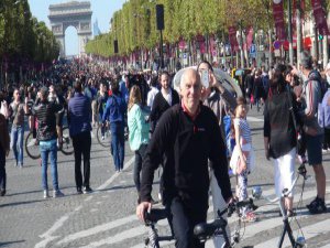 PARİS HALKI BU GÜN BİR İLK YAŞADI