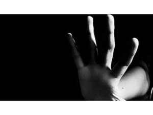 'YA BENİMLE SEKS YAP YA DA KARAKOLA GİDERİZ'