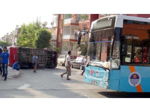 MERSİN'DE HALK OTOBÜSÜ İLE MİNİBÜS ÇARPIŞTI: 10 YARALI