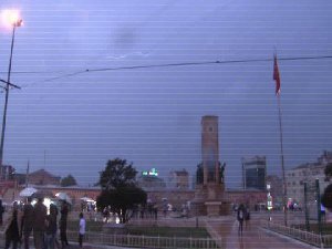 İSTANBUL'DA ŞİDDETLİ SAĞANAK...