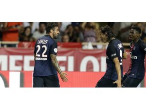 ÜNLÜ FUTBOLCU KADIN İÇ ÇAMAŞIRI GİYDİ