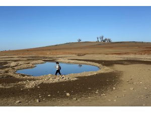 KOSKOCA GÖL BİR GECEDE KURUDU; KORKUTAN OLAY