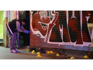 İSTİKLAL CADDESİ'NDE İNTİHAR ETTİ