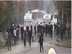 ODTÜ'DEN SARAYA YÜRÜYENLERE POLİS MÜDAHALESİ